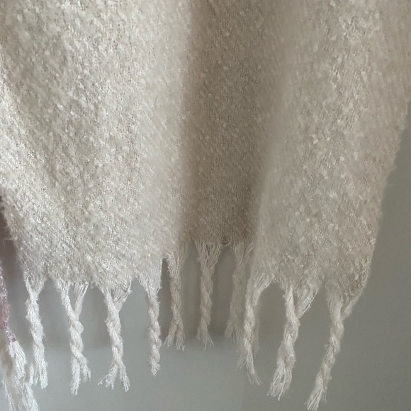 Gentle Fawn Super Soft Scarf Women’s Throw with Fringes Pastel Pink and Cream - Picture 2 of 5